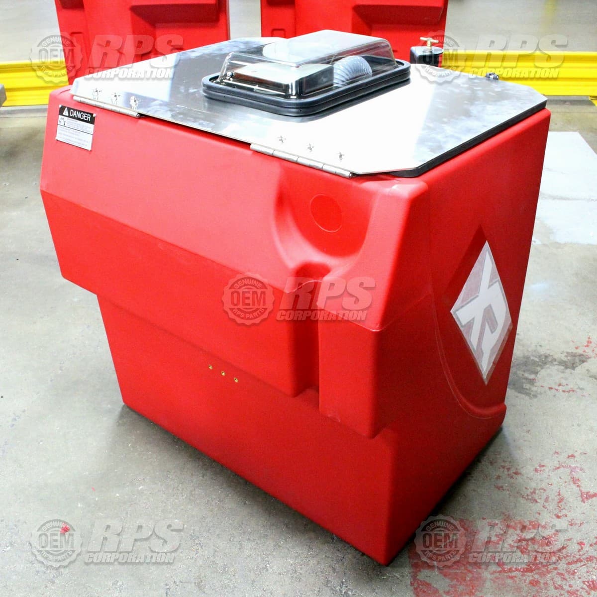 370-4142W - Tank,TT,Red,Complete,Consignment 